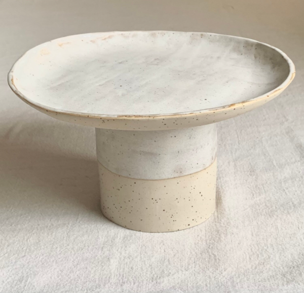 Teller mit hohem Fuss