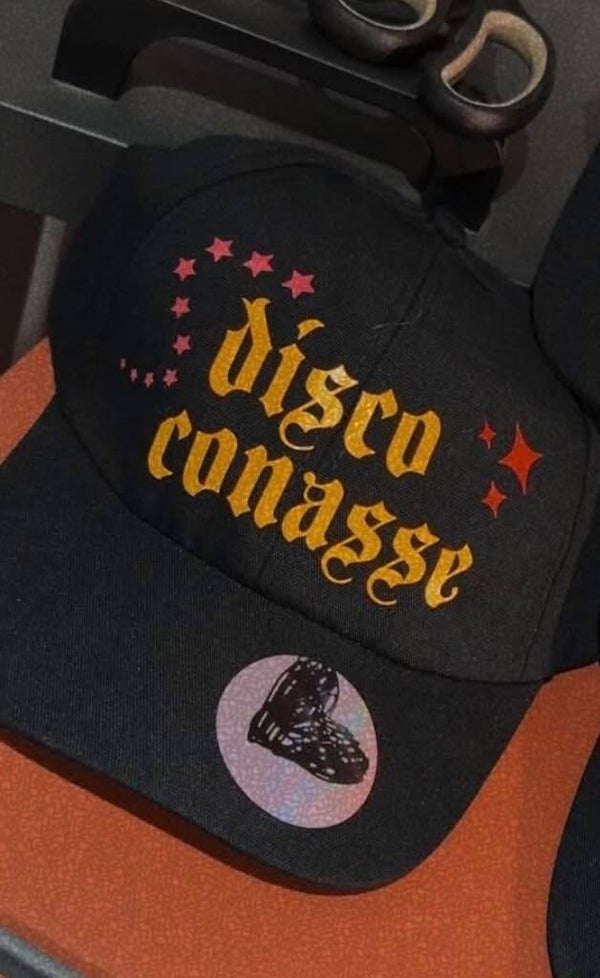 Casquette disco conasse