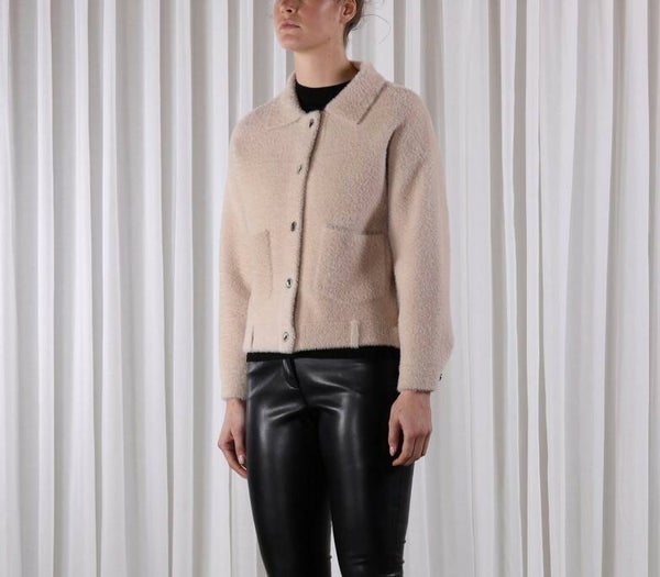 kort gebreid fluffy vest