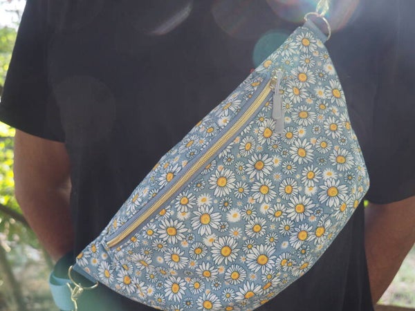 Le sac banane Margot - Les marguerites en bandoulière