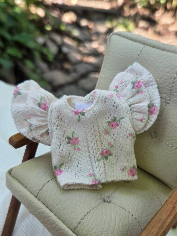 Blythe t-shirt with double ruffle / Beige pink flowers