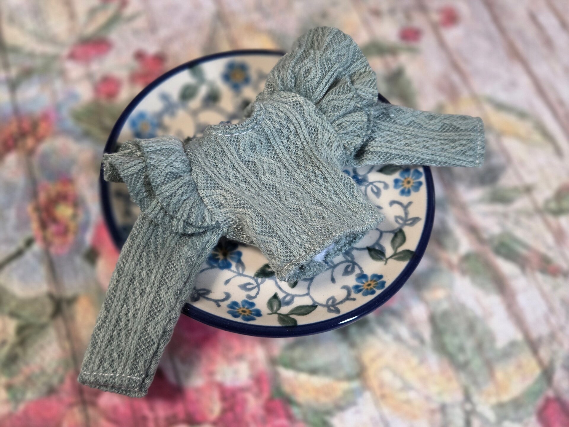 Long sleeve t-shirt with double ruffles. / green