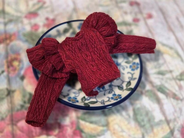 Long sleeve t-shirt with double ruffles. /Bordeaux red