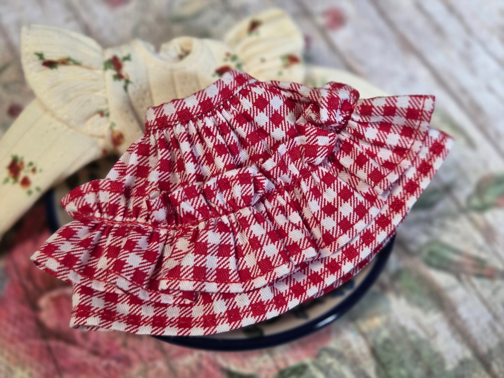 Short ruffle skirt for Blythe.5.50 cm. / Checks red