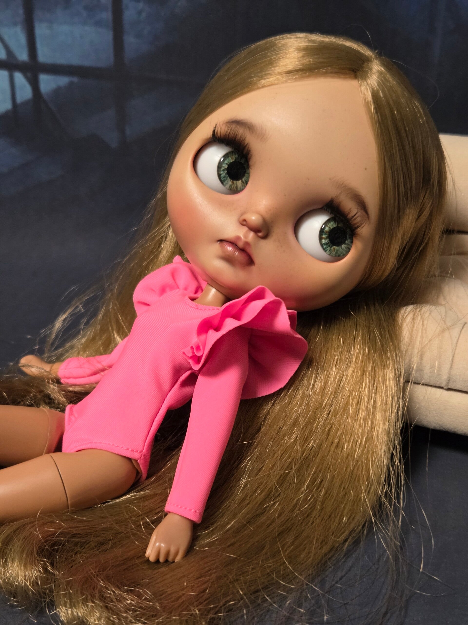 Long sleeve body with double ruffles for Blythe. / Neon Pink