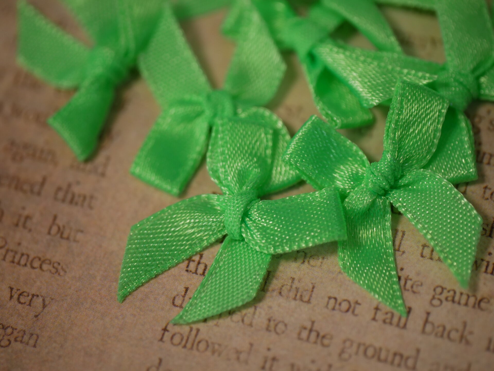 Tiny Satin Ribbon Bows./ 19. Neon green