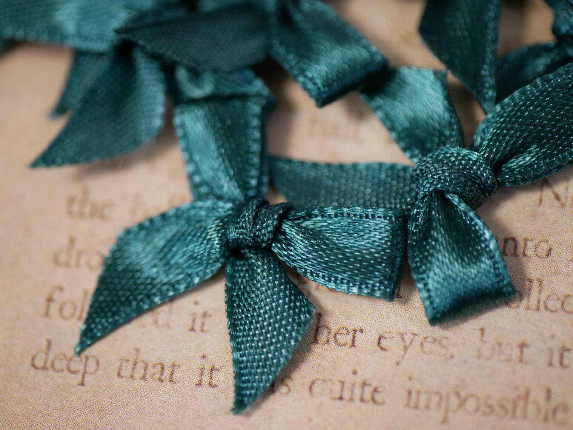 Tiny Satin Ribbon Bows./ 18. Dk green