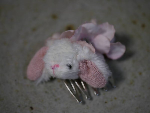 Handmade cute rabbit hairpins for dolls./ Light pink (Left)