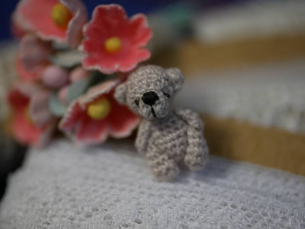 Crocheted mini Bear 1,50 cm with sewing thread / 02. Beige