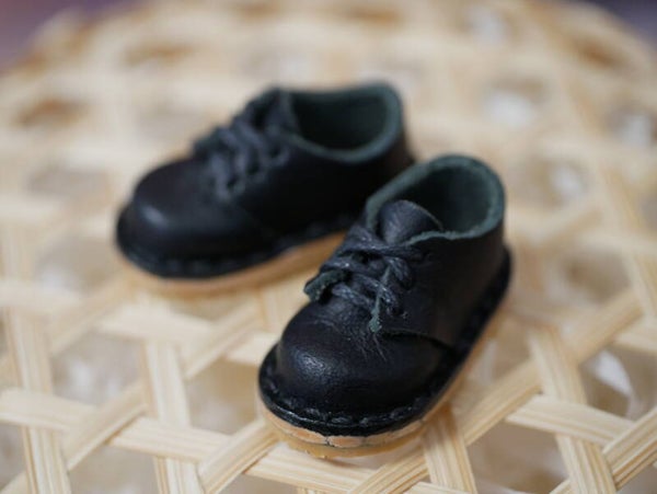 Short leather shoes for Monst & Blythe dolls./ Black