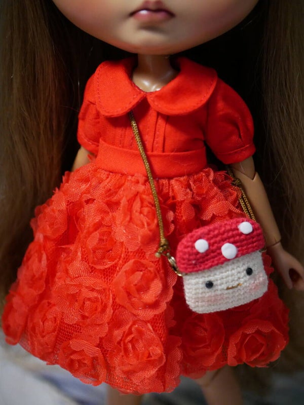 Cute crocheted Mushroom handbag for dolls.