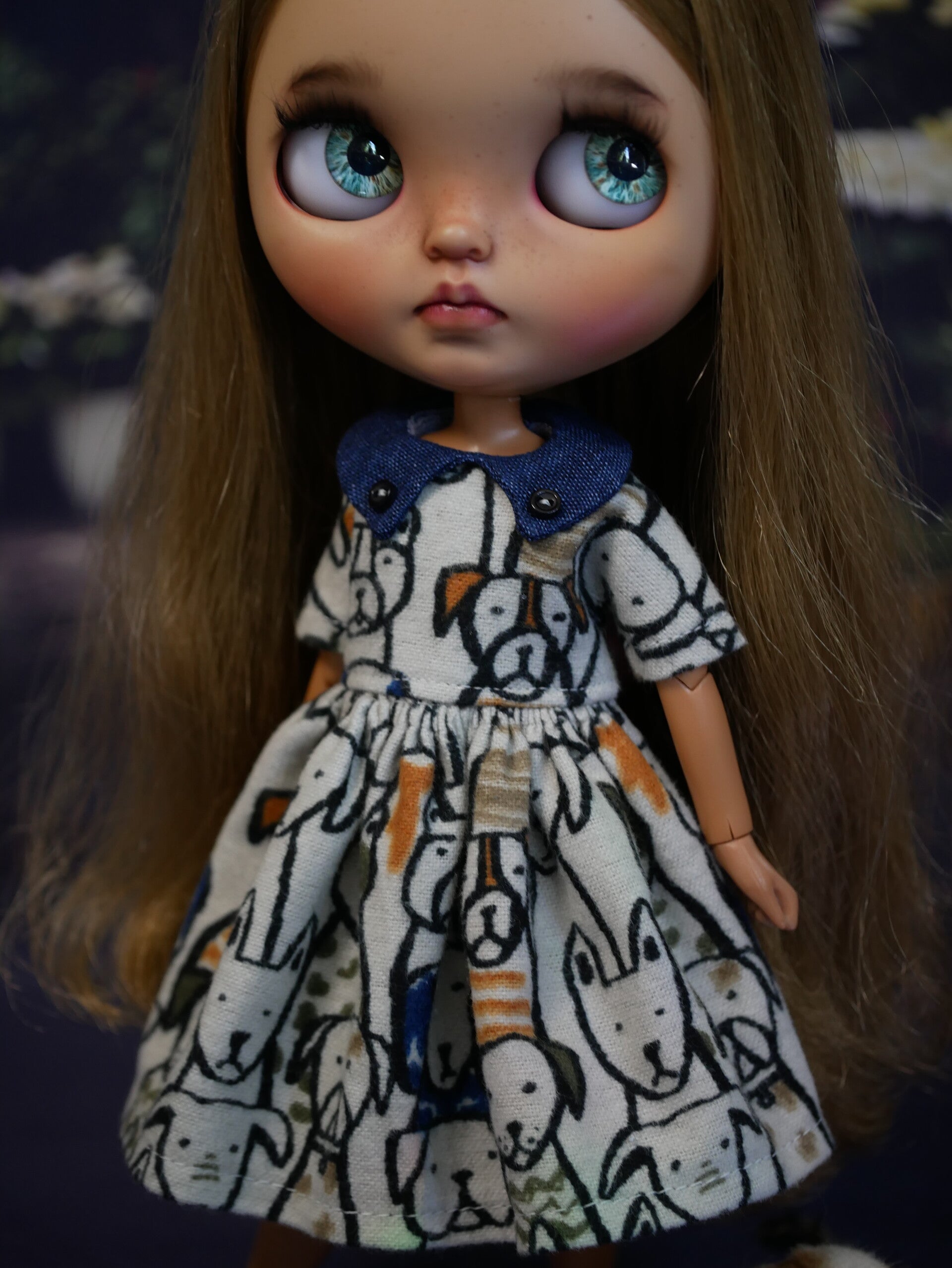Love dogs dress for Blythe doll.