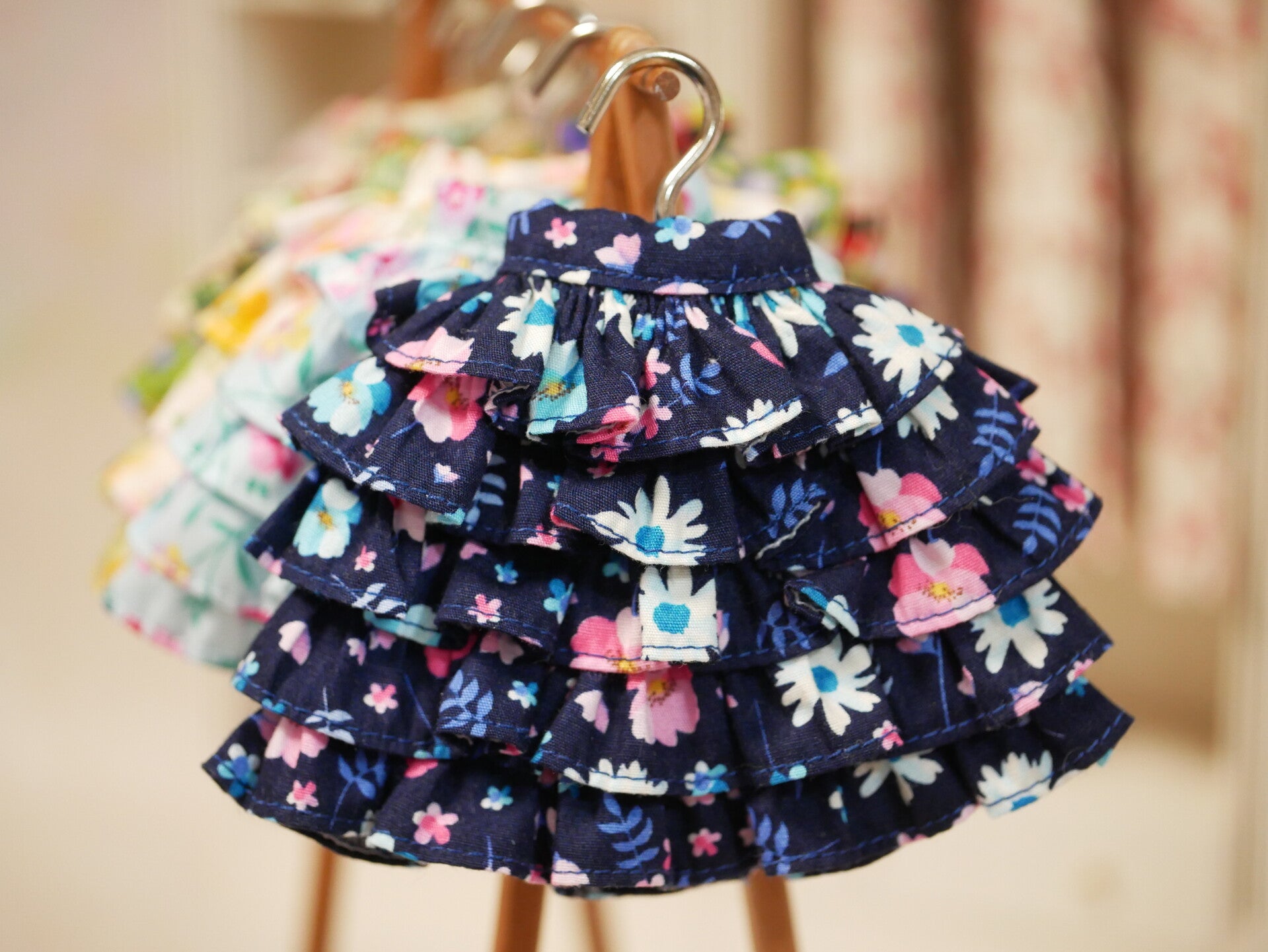 Blythe ruffle skirt/ Dk blue mix floral print