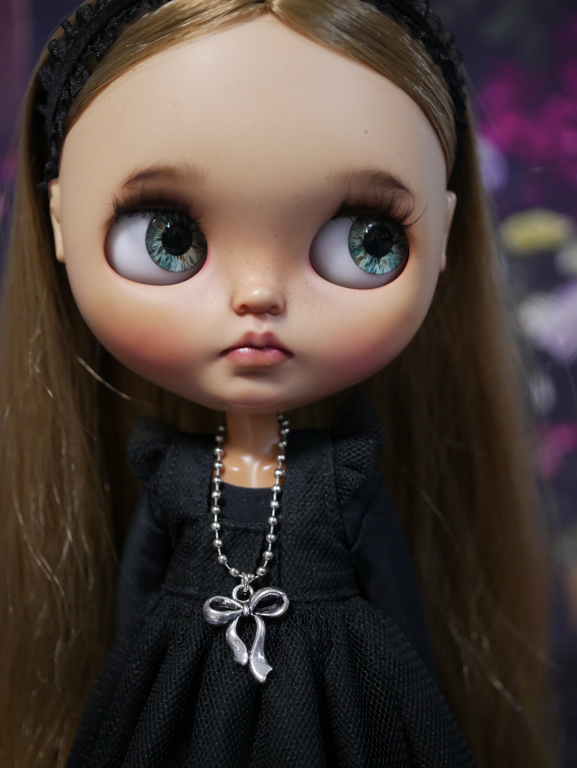 Nicel free necklace with bow pendant for doll.