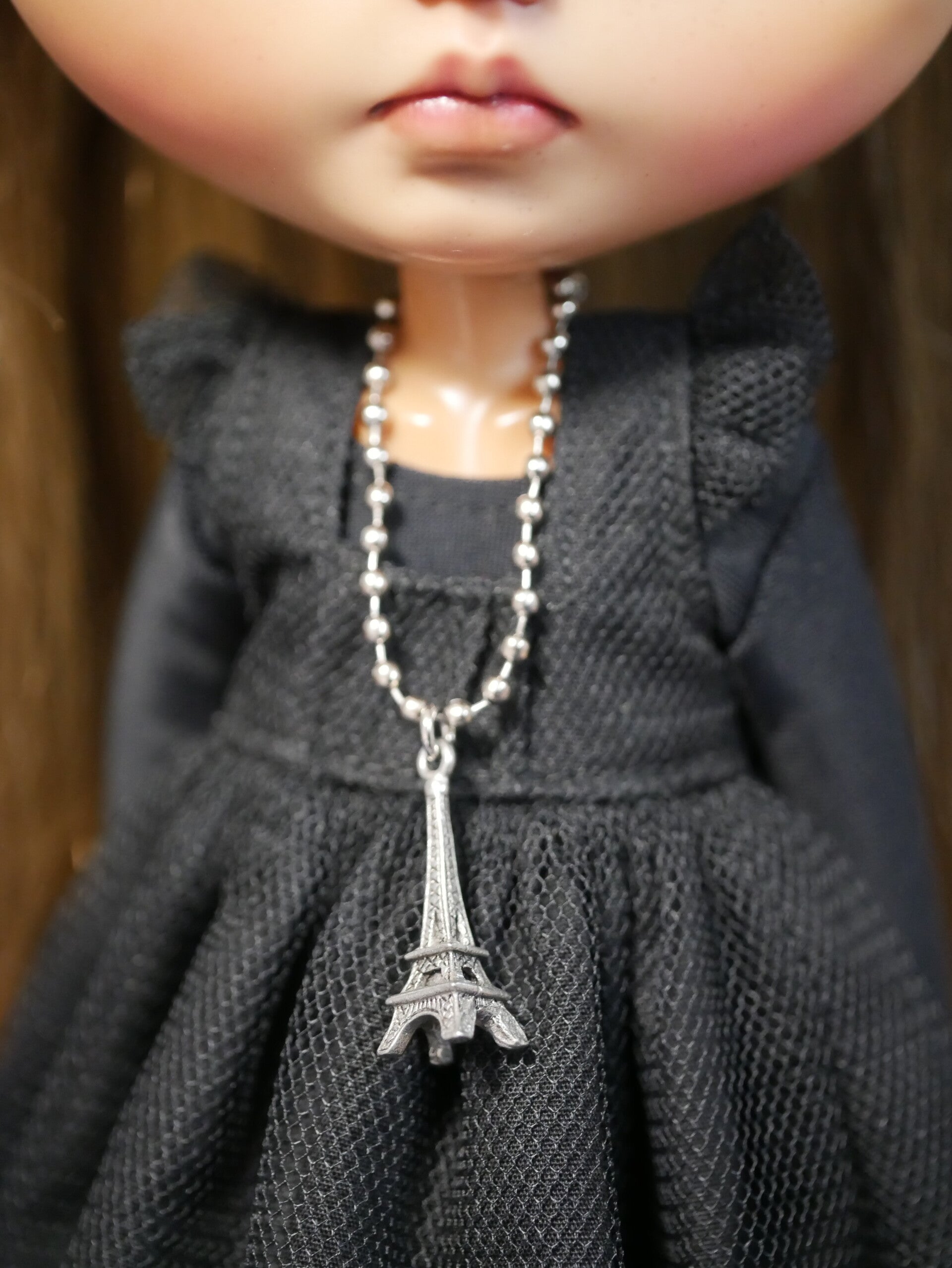 Nicel-free necklace with Paris pendant for doll.