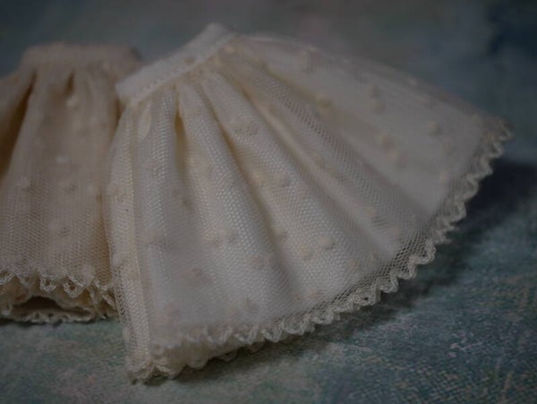 Blythe lace dots skirt Cream 8 cm/ licht