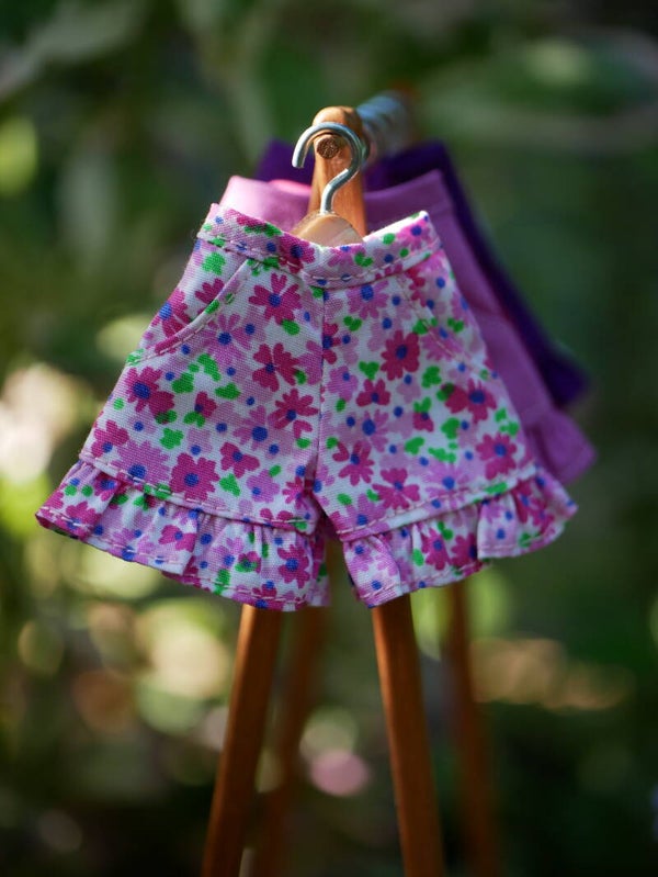 Shorts pants with ruffle. / Mix flowers