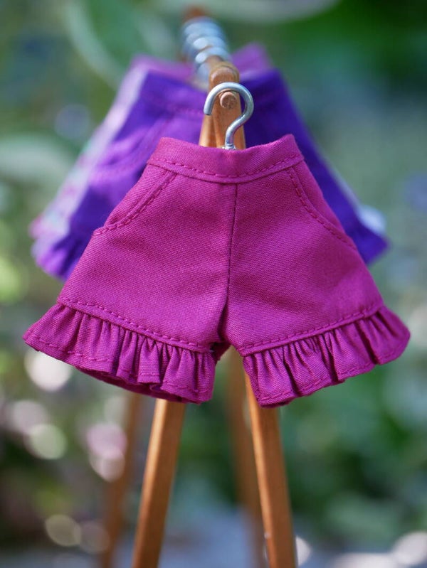 Shorts pants with ruffle. / Margenta
