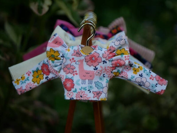 Long sleeve t-shirt with ruffles.  / Mix flowers