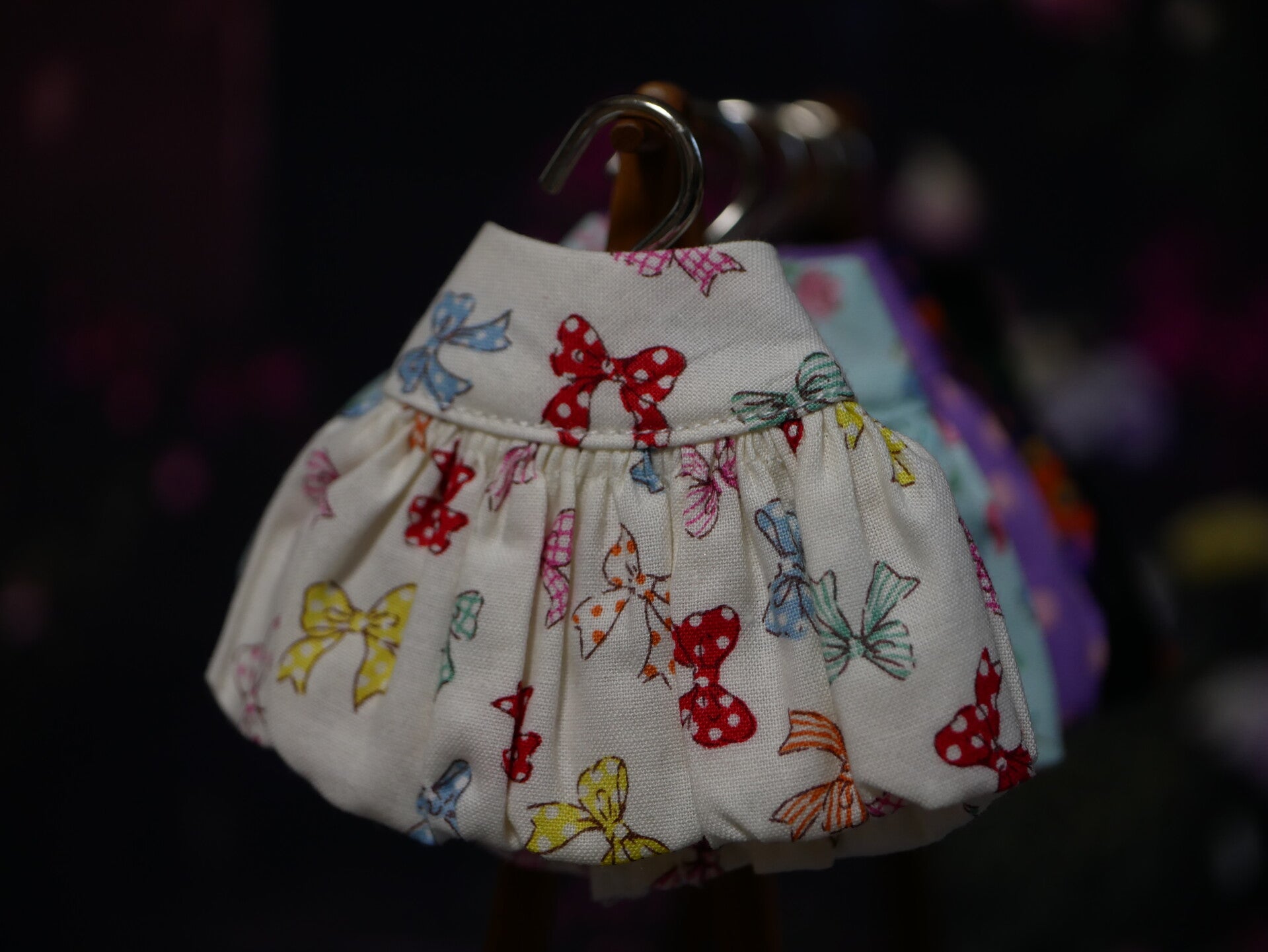 Balloon skirt for Blythe. / White bows