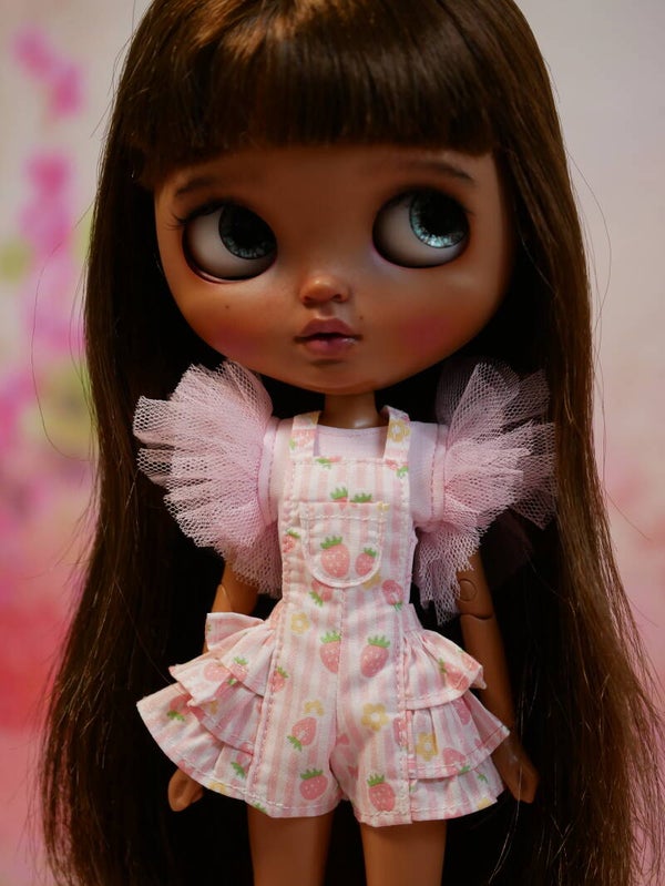 Super cute short overall with ruffle for Blythe dolls./ Pink