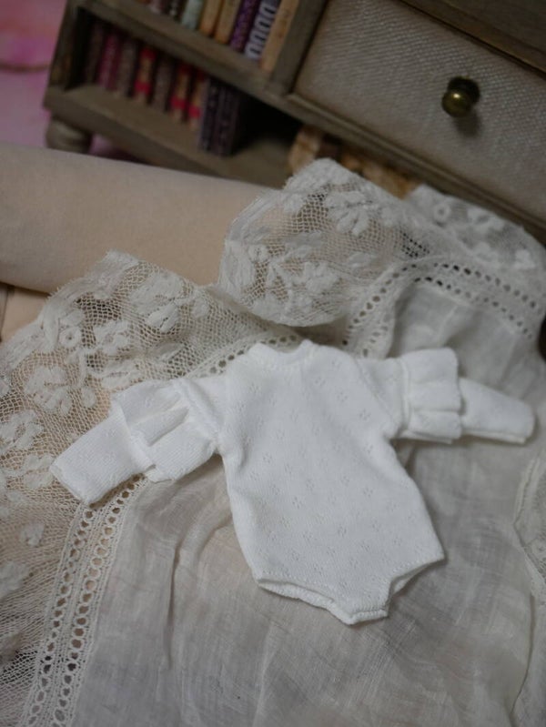 Long sleeve bode with ruffles for Blythe dolls./ White
