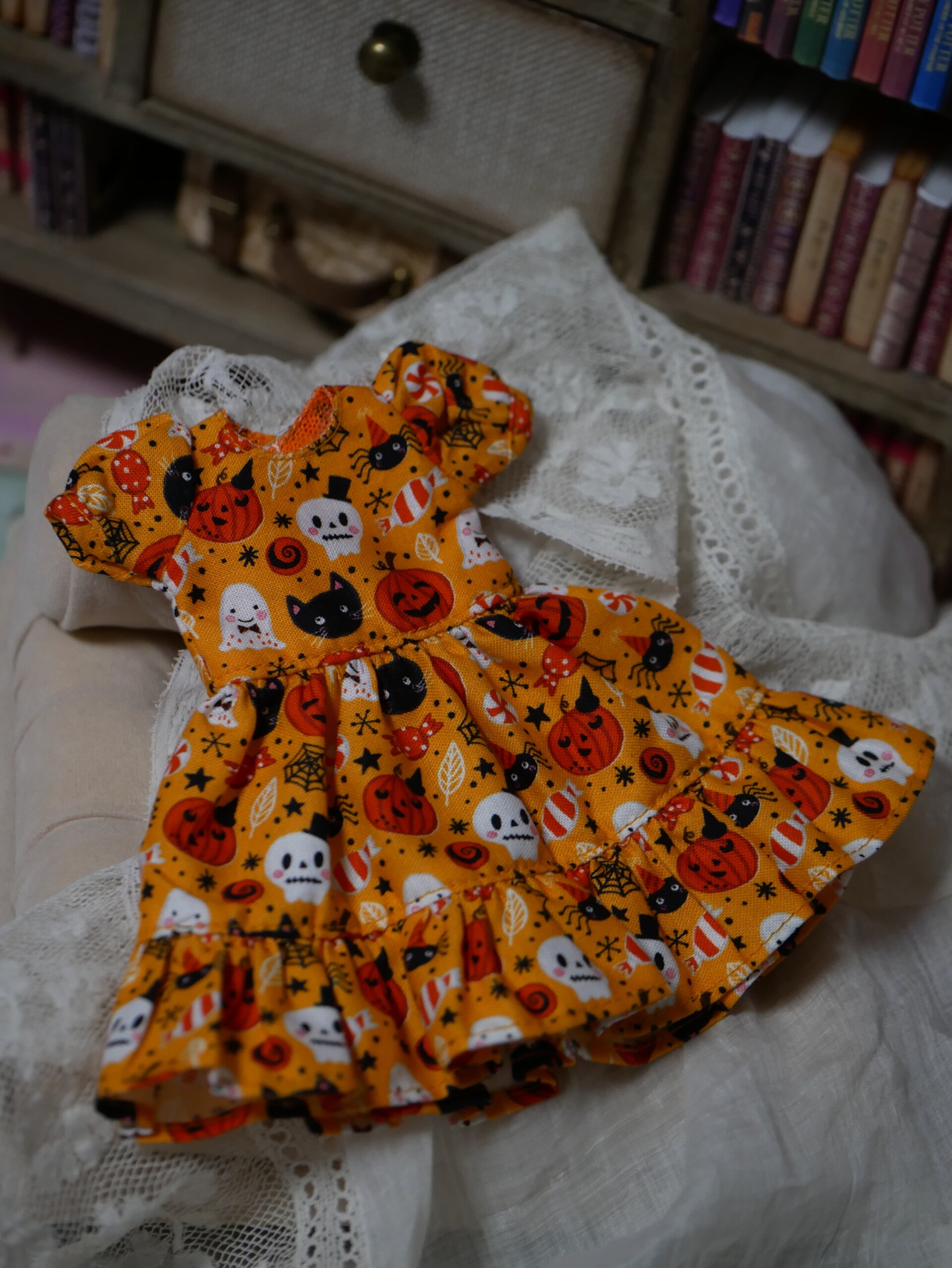 Beautiful Halloween dress for Blythe dolls. Boo 01