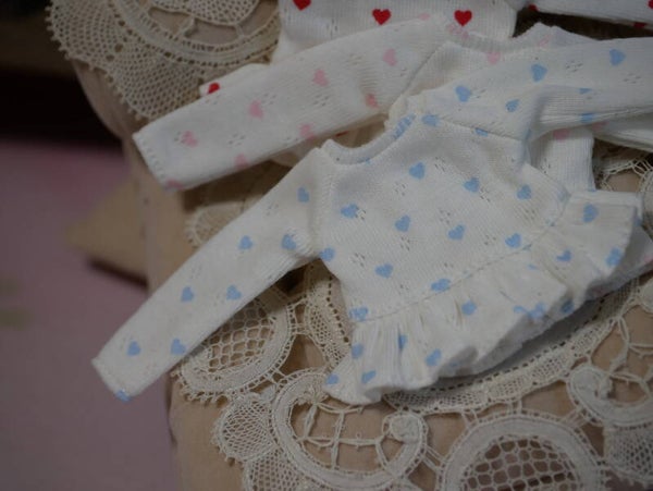 Long sleeve Hearts t-shirt with ruffle for Blythe dolls./ Lt blue
