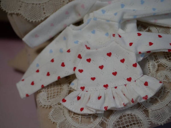 Long sleeve Hearts t-shirt with ruffle for Blythe dolls./ Red