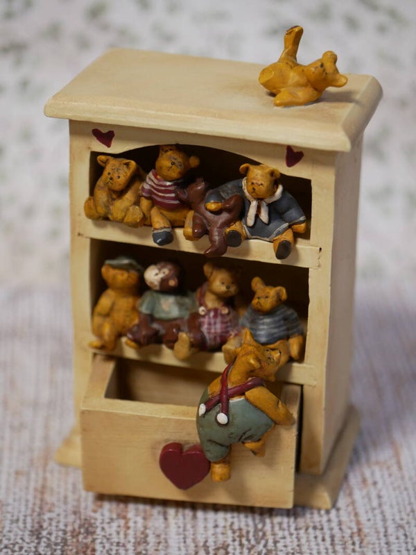 Vintage Annekebouke Collector's Mini Cabinet with Figurines.