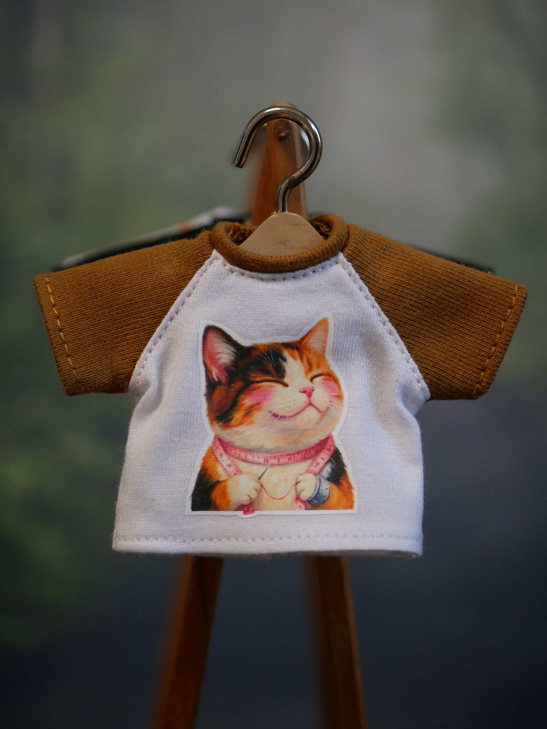 Super Cute Calico Cat T-Shirt for Blythe. / Mustard