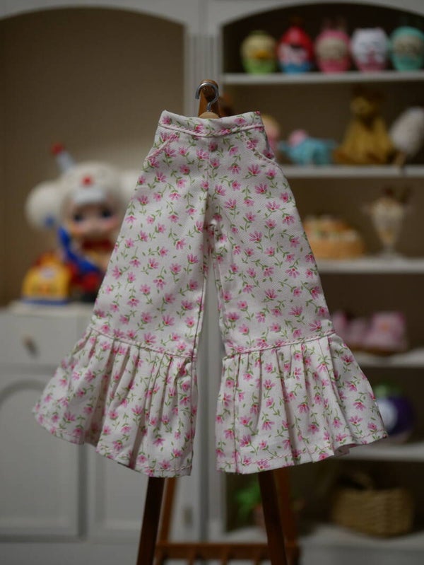 Pants with ruffle for Blythe doll. / mini pink flowers