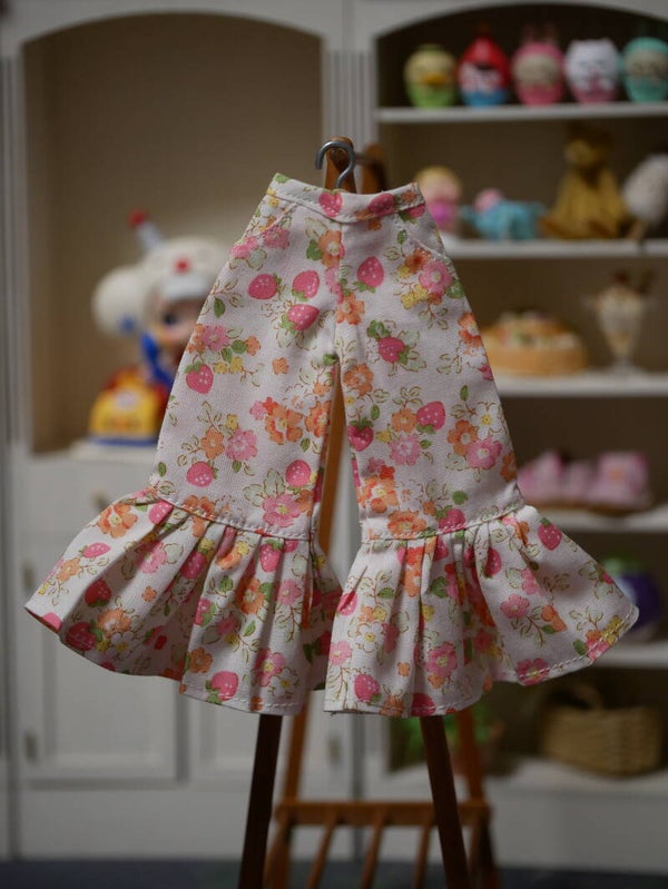 Pants with ruffle for Blythe doll. / strawberries and flowers