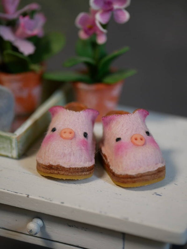 Cute fluffy Piggy Shoes for Blythe Dolls.