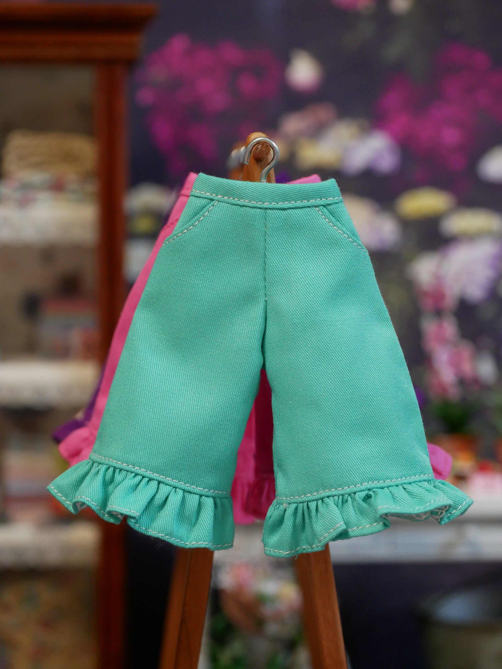3/4 length pants with ruffle for Blythe doll./ Mint Green