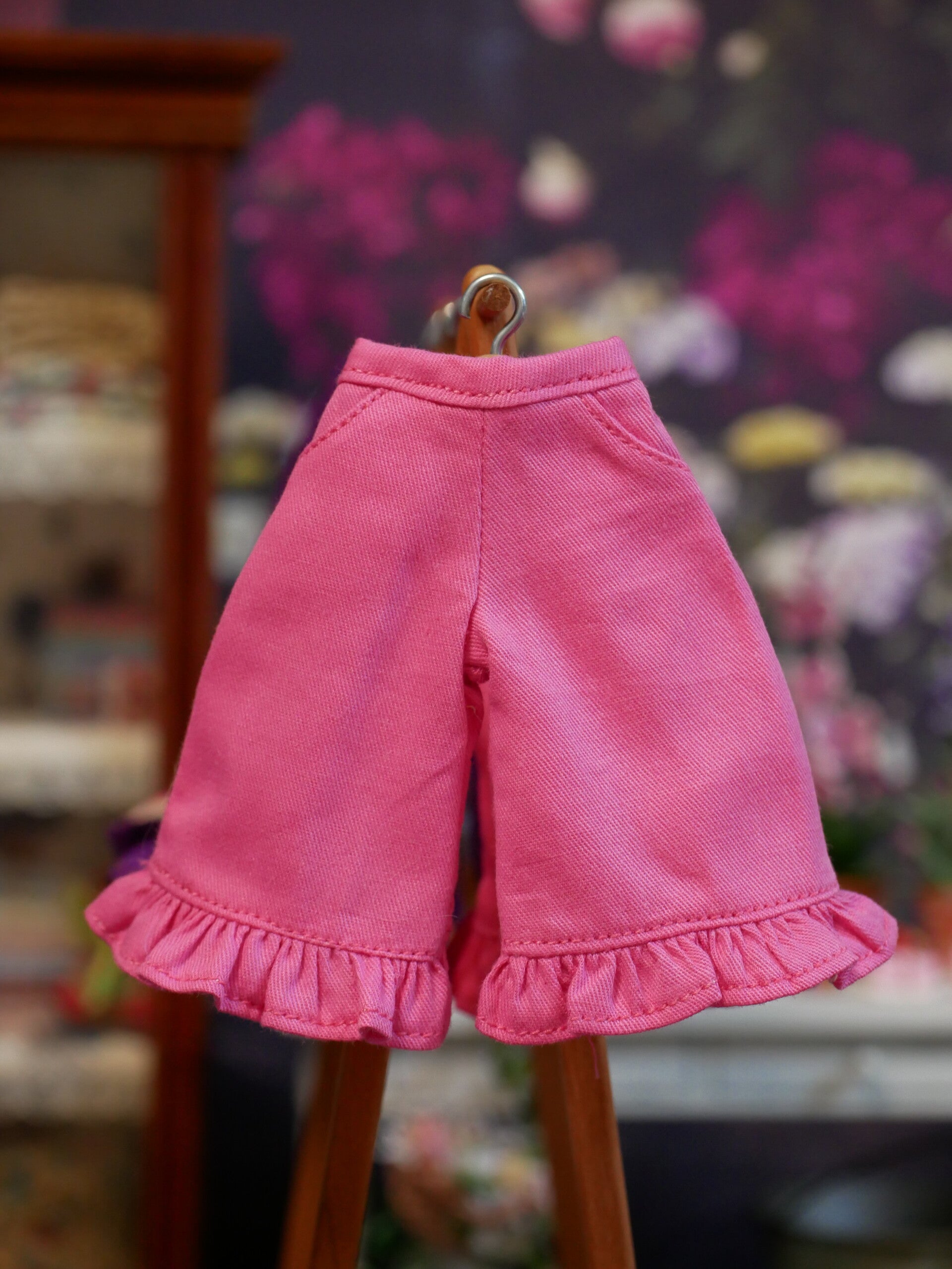 3/4 length pants with ruffle for Blythe doll./ Pink
