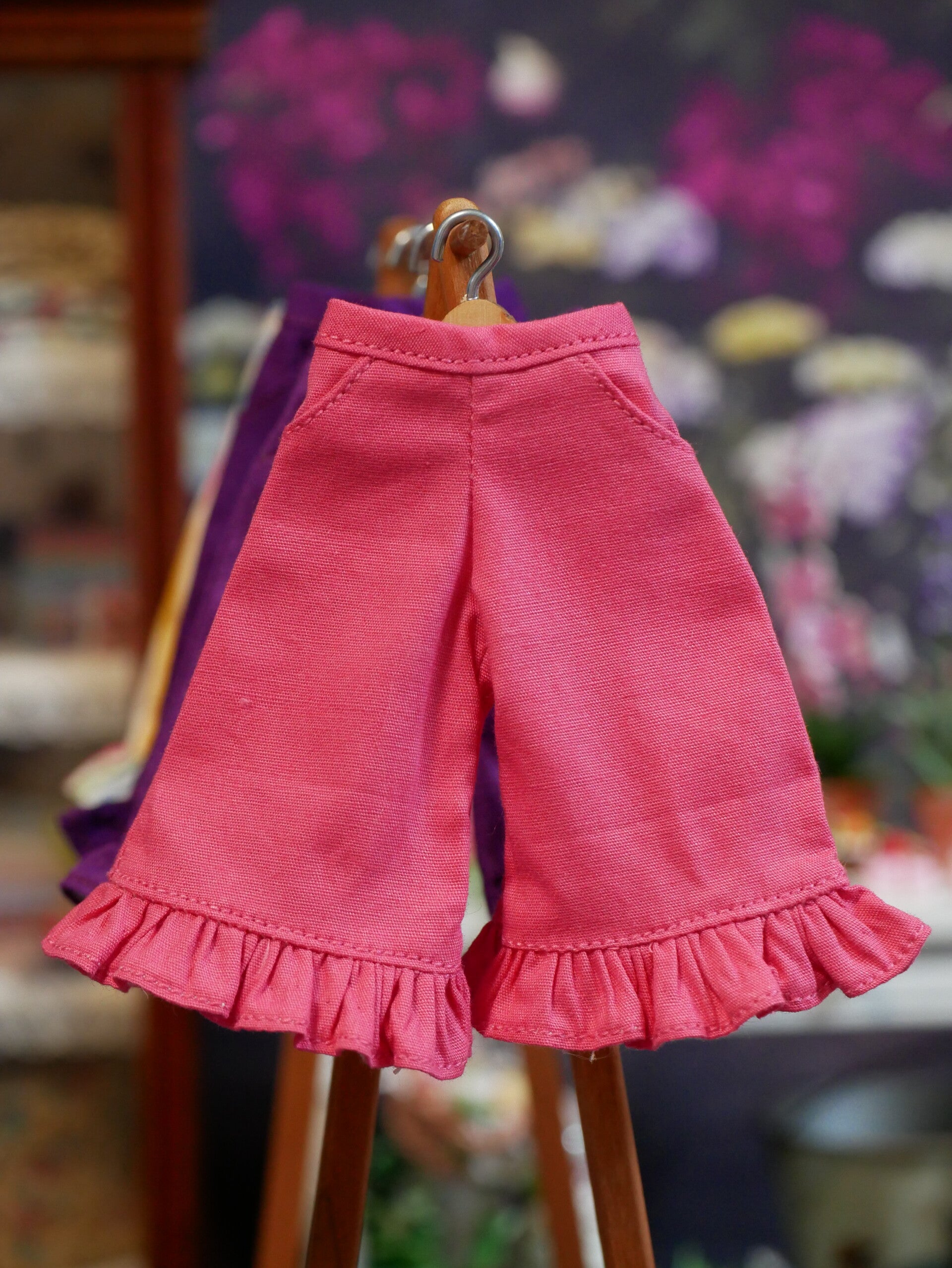 3/4 length pants with ruffle for Blythe doll./ Dk pink