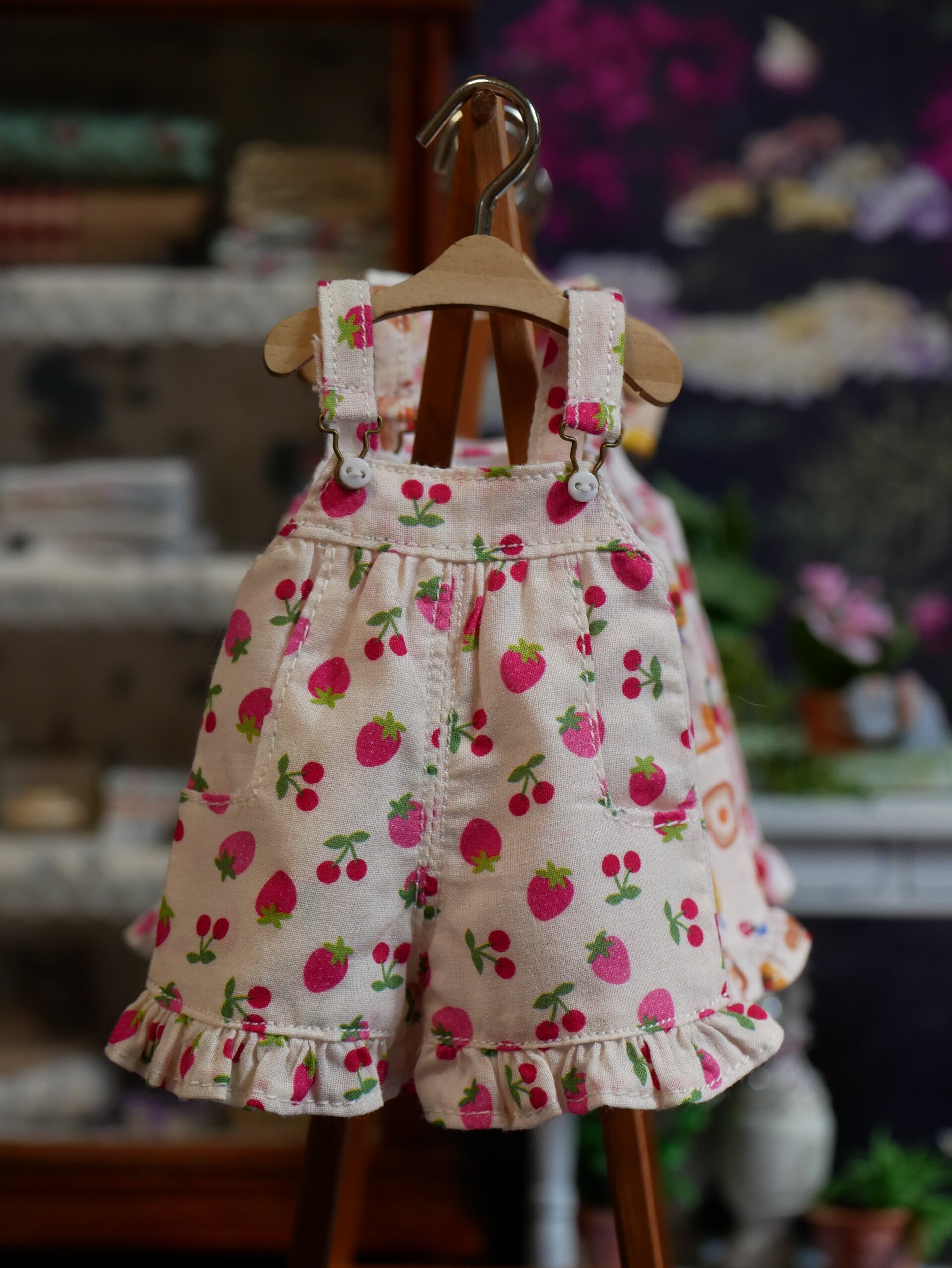 Handmade Floral Overalls for Blythe Dolls./05. Strawberry