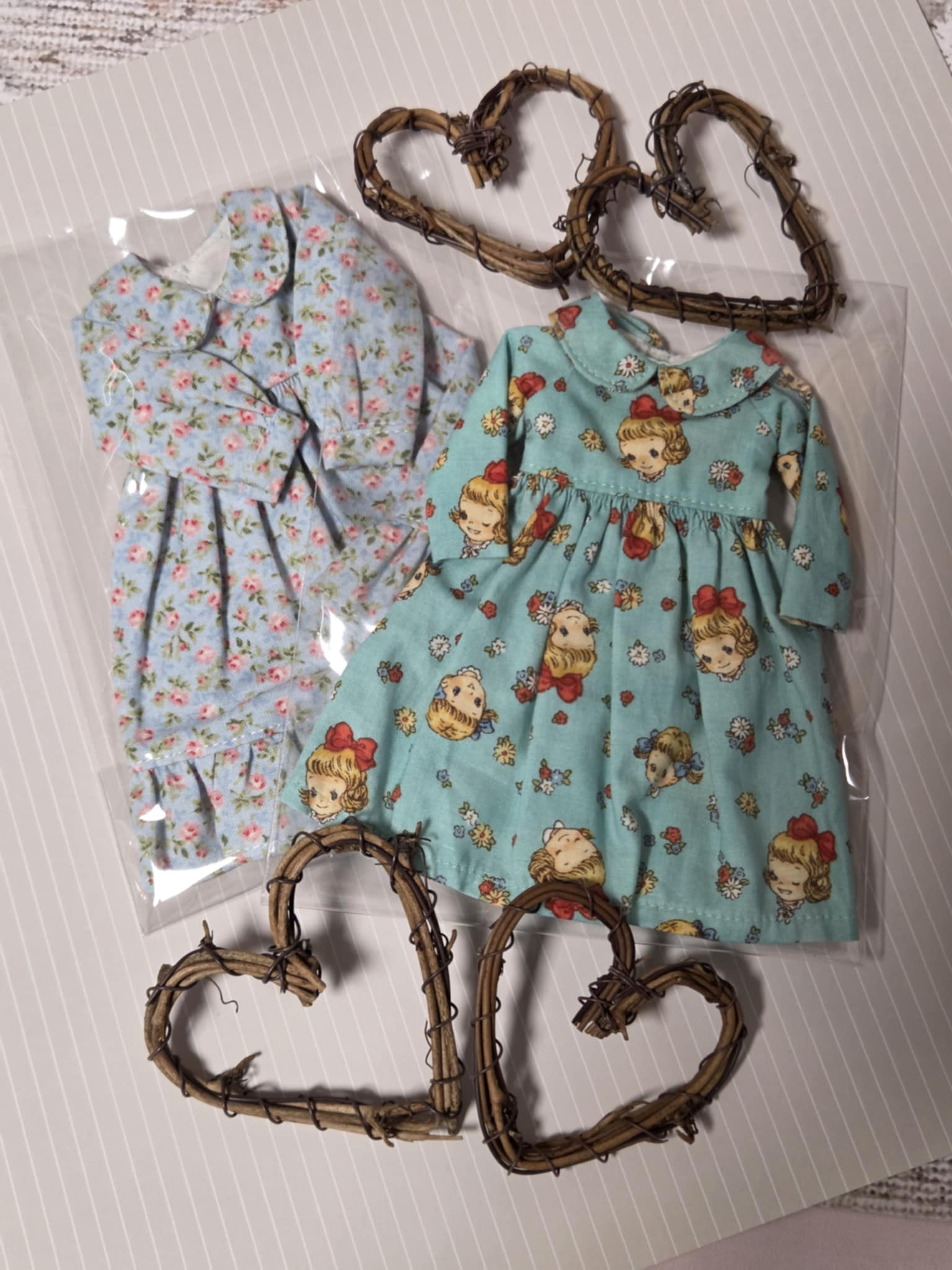 01. Set van twee jurk voor Blythe.