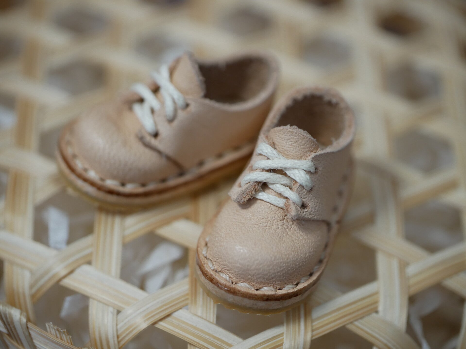 Short leather shoes for Monst & Blythe dolls./ Beige
