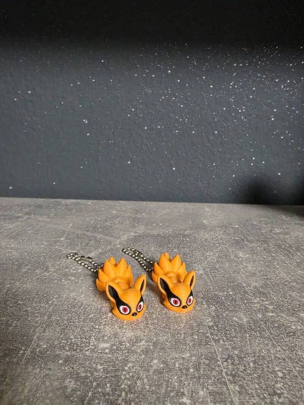 🦊🔥 Porte-clés flexy – Nine-Tailed Fox Edition