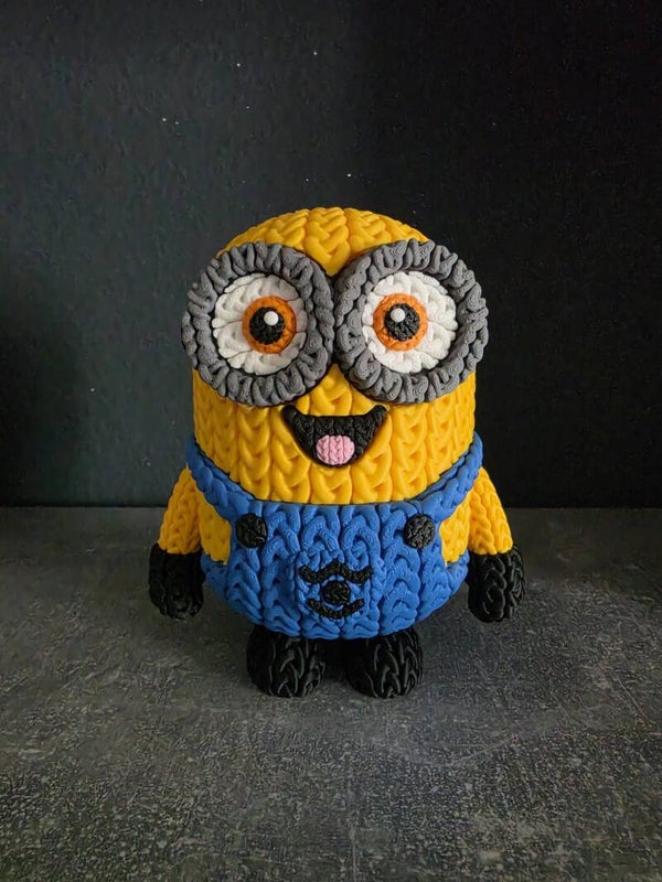 Figurine style crochet – Little Yellow Helper Edition