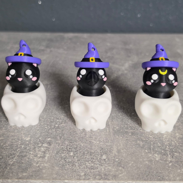 💀 Porte-clés Clicker Halloween – Chat Sorcier & Corbeau dans un Crâne