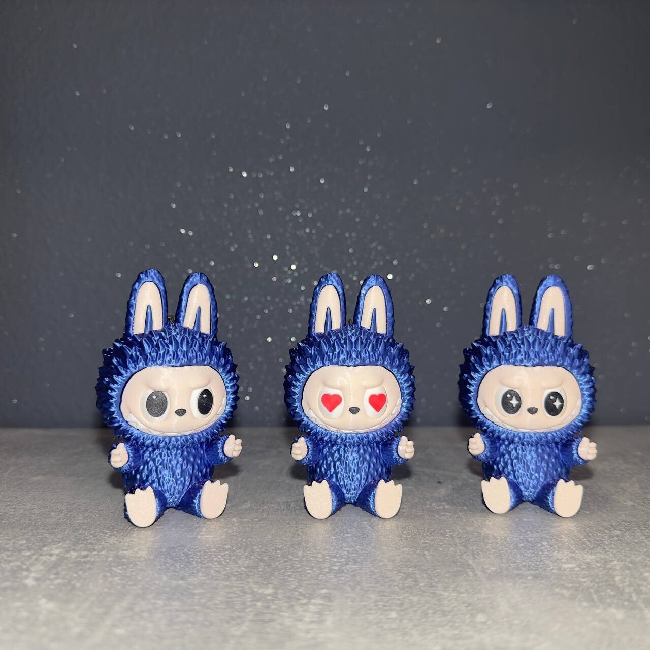Cute Trouble Edition Chromatique Assise sans ou avec porte-clés