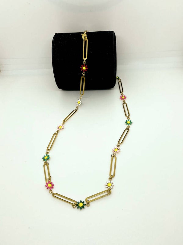Daisy link necklace