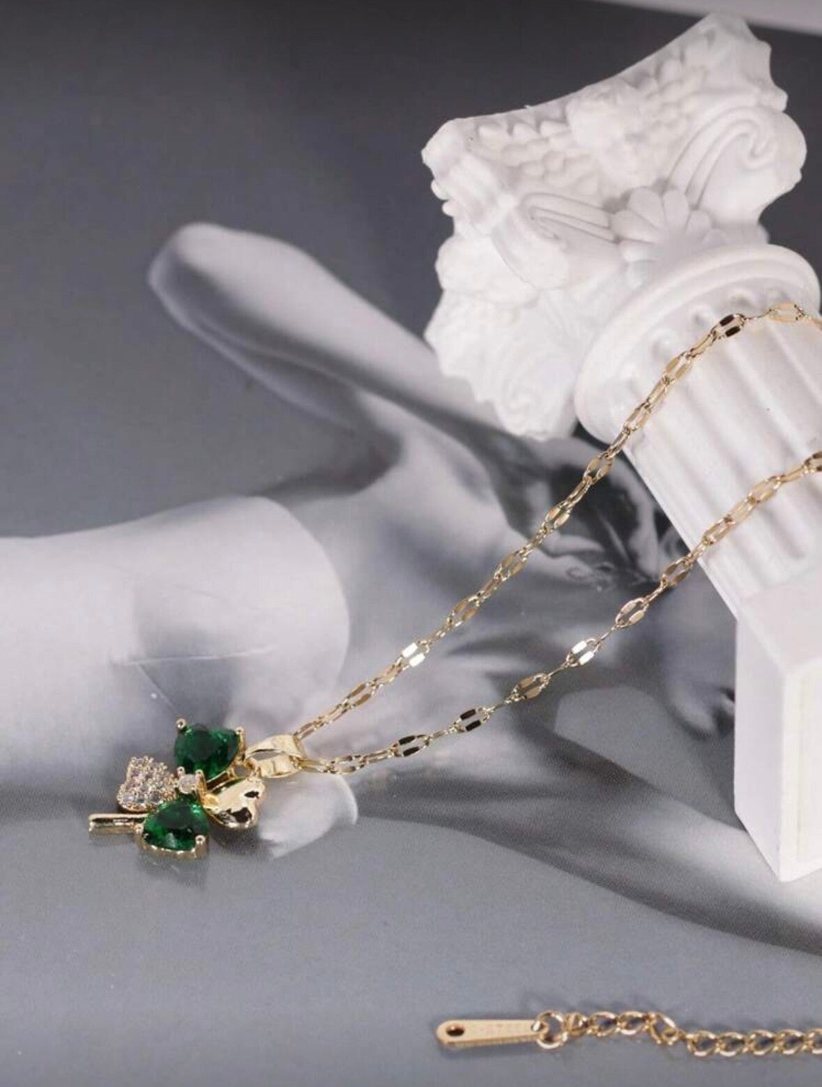 Kettingen Vervuld Met Vier Groen Cubic Zirkonia Hart Hanger