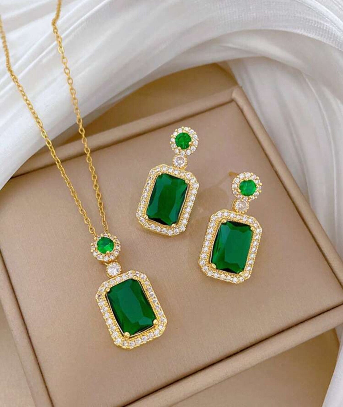 Stainless steel ketting en waterdruppel groene zirkonia micro- ingelegde ketting, oorbellenset, luxe en chique sieradenaccessoires combo, ideaal cadeau