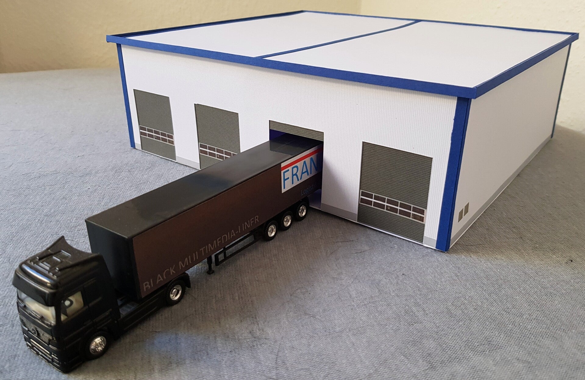 HO/1:87 Fahrzeughalle