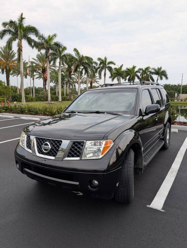 2007 Nissan Pathfinder SE - 4 L - 3rd Row - Leather