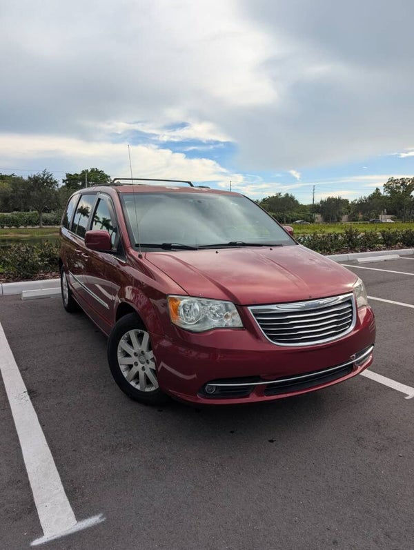 Chrysler Town & Country - Touring - Clean Title!